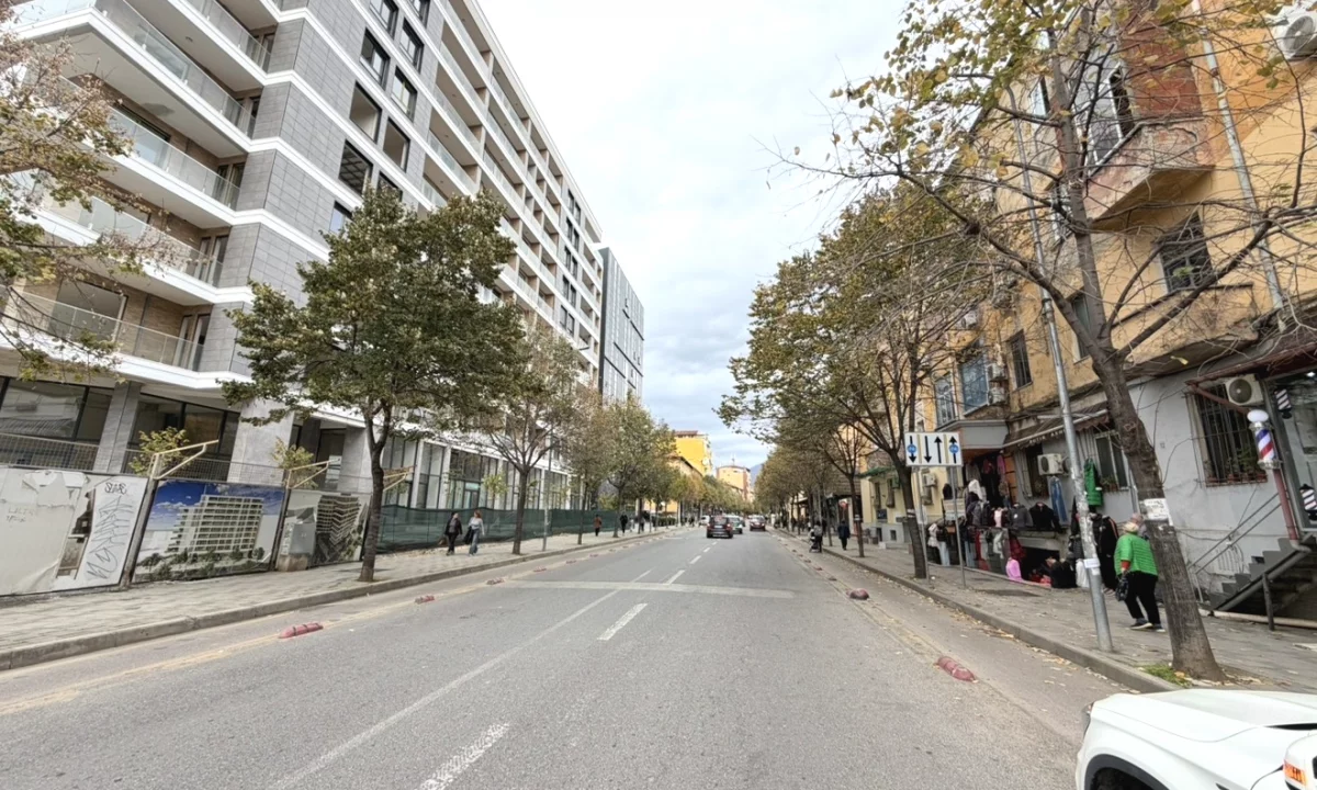 ‼️Shitet dyqan buze rruges kryesore prane Selvise‼️