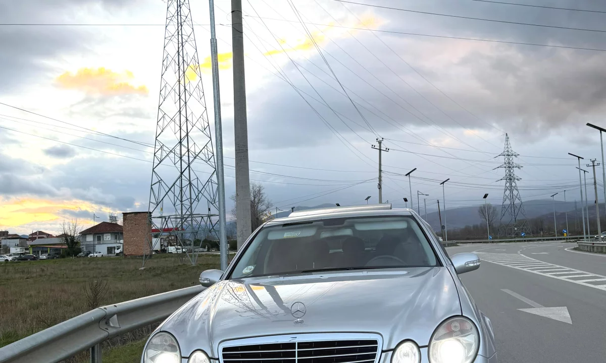 Makina ne shitje ne Korce, Mercedes-Benz, 2004 gasoline-gas,Kambio Automatik Pagesa 5,300  Leke.