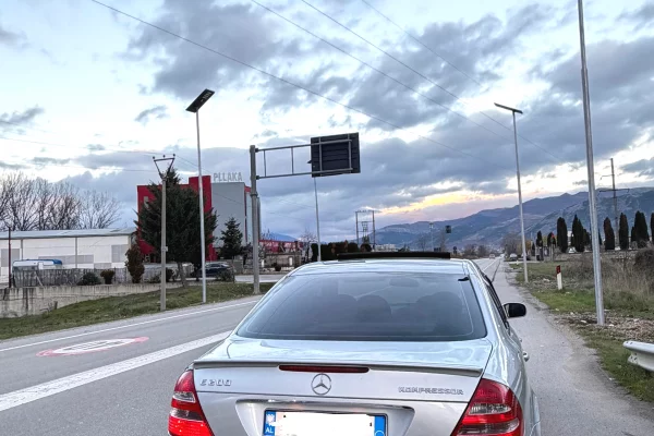 Makina ne shitje ne Korce - 5,300 Leke