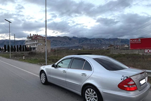 Makina ne shitje ne Korce, Mercedes-Benz, 2004 gasoline-gas,Kambio Automatik Pagesa 5,300  Leke.