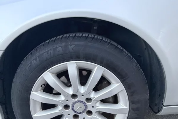 Makina ne shitje ne Korce, Mercedes-Benz, 2004 gasoline-gas,Kambio Automatik Pagesa 5,300  Leke.