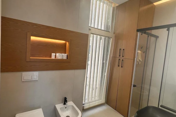 Shtepi ne shitje Apartament ne Himare, 2+1, Mobilimi E mobiluar, Pagesa 630,000  Euro.