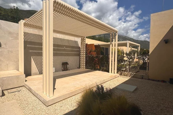 Shtepi ne shitje Apartament ne Himare, 2+1, Mobilimi E mobiluar, Pagesa 630,000  Euro.