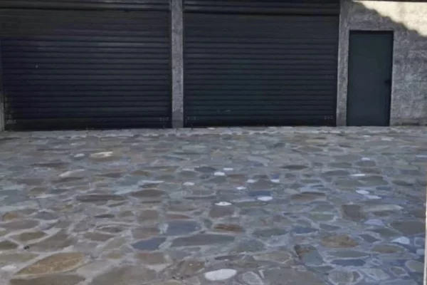 Shtepi ne shitje Vila Luksoze ne Tirane, 3+1, Mobilimi Pjeserisht e mobiluar, Pagesa 2,600,000  Leke.