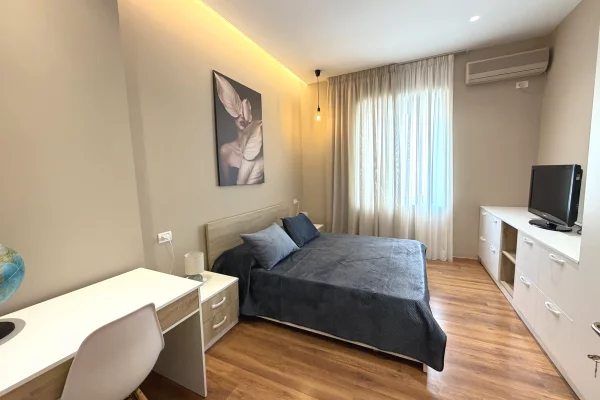 Shtepi me qera Apartament ne Tirane, 2+1, Mobilimi E mobiluar, Pagesa 1,300  Euro.