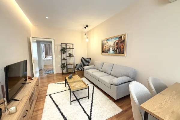 Shtepi me qera Apartament ne Tirane, 2+1, Mobilimi E mobiluar, Pagesa 1,300  Euro.