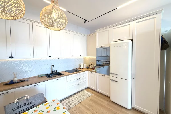 Shtepi ne shitje Apartament ne Himare, 2+1, Mobilimi E mobiluar, Pagesa 790,000  Euro.