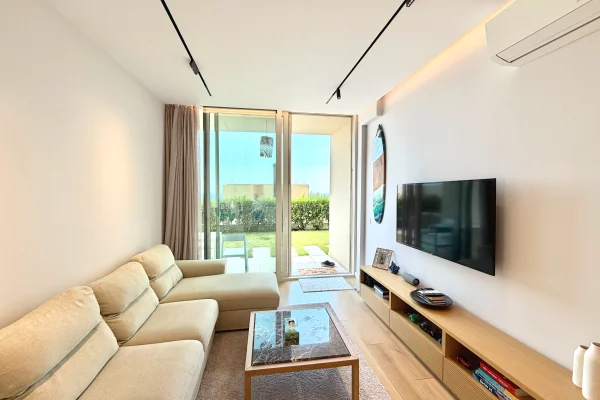 Shtepi ne shitje Apartament ne Himare, 2+1, Mobilimi E mobiluar, Pagesa 790,000  Euro.