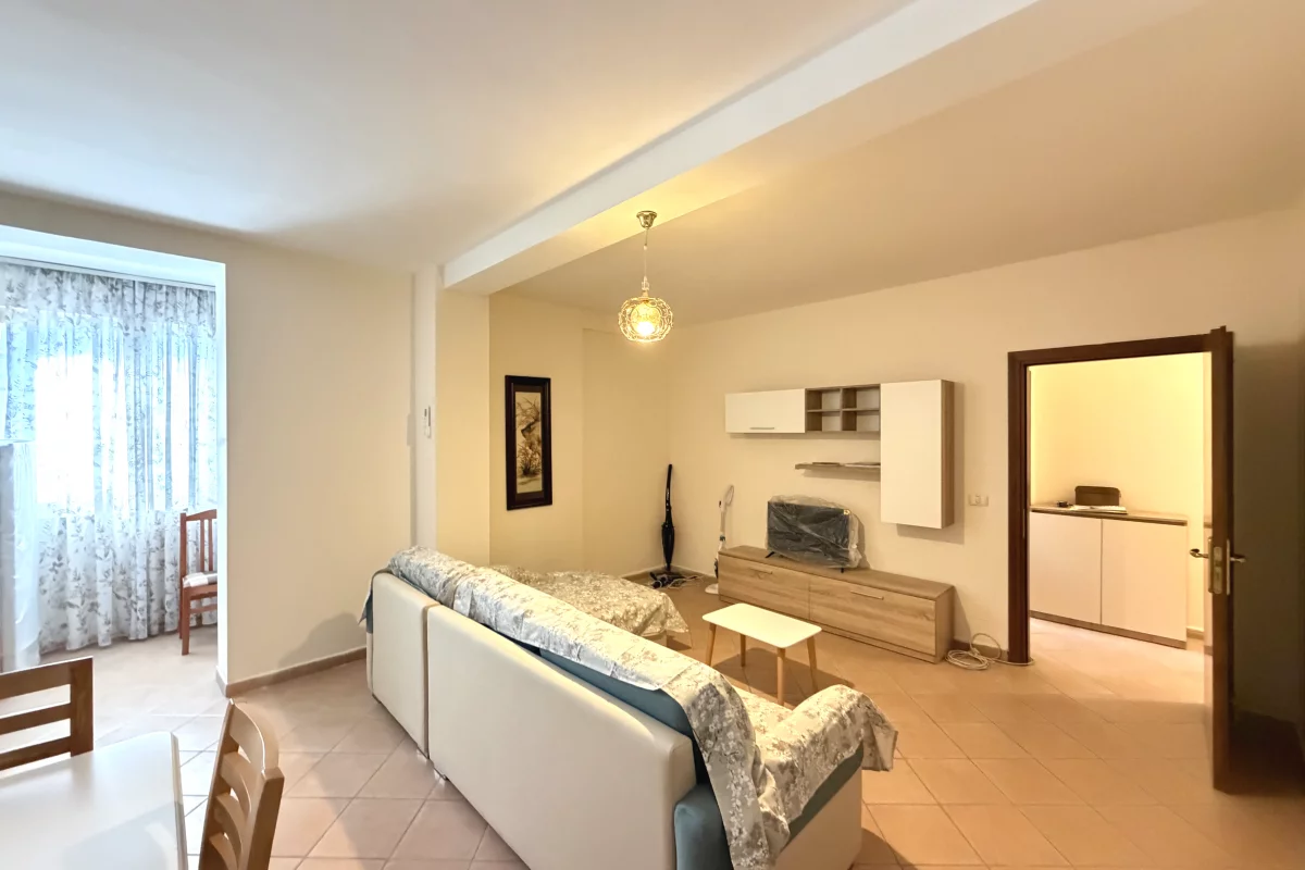 Shtepi me qera Apartament ne Tirane, 1+1, Mobilimi E mobiluar, Pagesa 550  Euro.