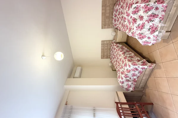 Shtepi me qera Apartament ne Tirane, 1+1, Mobilimi E mobiluar, Pagesa 550  Euro.