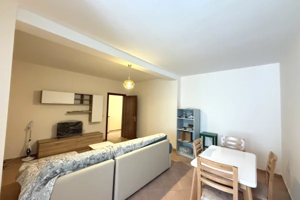 Shtepi me qera Apartament ne Tirane, 1+1, Mobilimi E mobiluar, Pagesa 550  Euro.