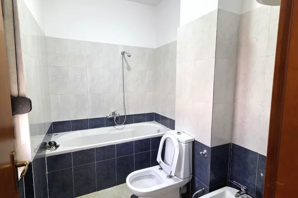 🏡Jepet me qera ambient biznesi tek Stacioni i Trenit‼️