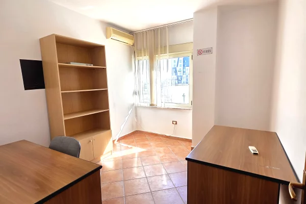 🏡Jepet me qera ambient biznesi tek Stacioni i Trenit‼️