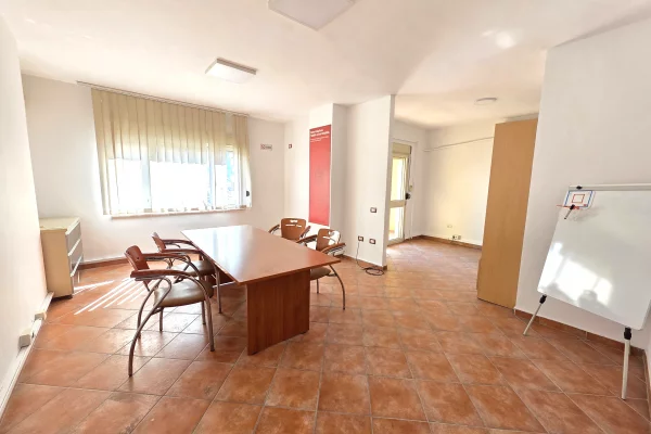 🏡Jepet me qera ambient biznesi tek Stacioni i Trenit‼️