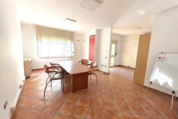 🏡Jepet me qera ambient biznesi tek Stacioni i Trenit‼️