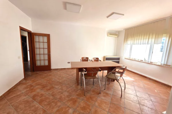 🏡Jepet me qera ambient biznesi tek Stacioni i Trenit‼️