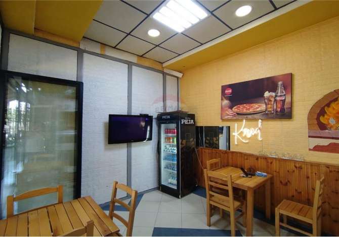 Ambient biznesi me qera 2+1 ne Tirane - 700 Euro