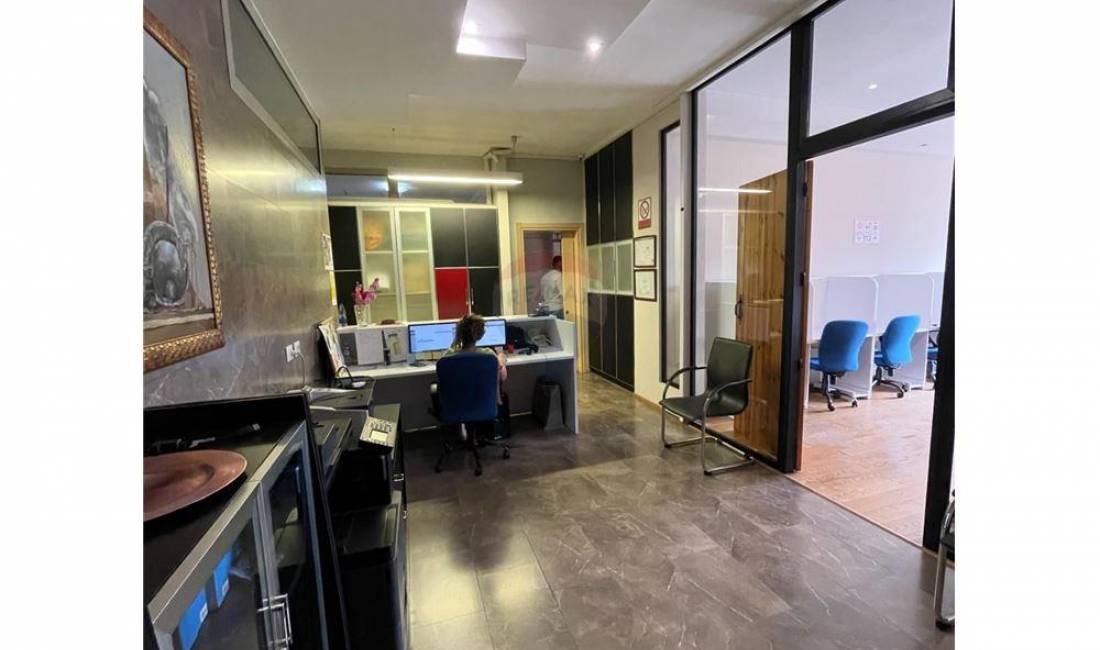 Zyre - Me Qera - Bllok - Tirane