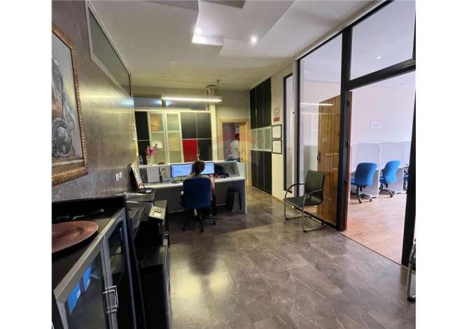 Ambient biznesi me qera 3+1 ne Tirane - 1,550 Euro
