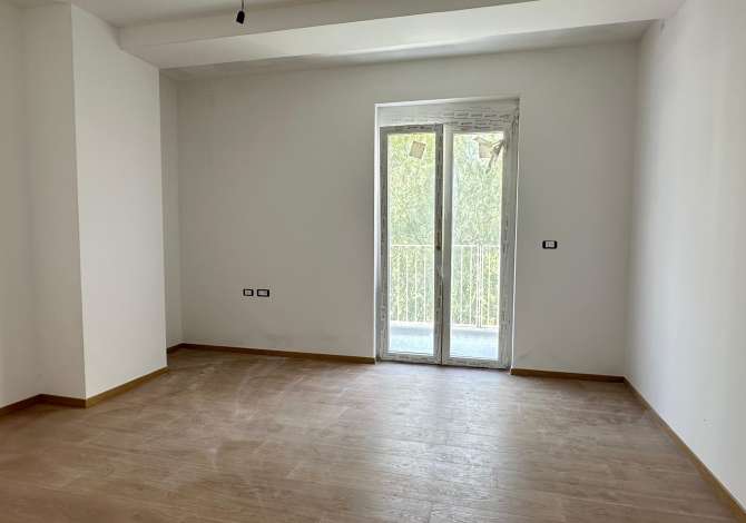 Zyre - Me Qera - Air Albania - Tirane