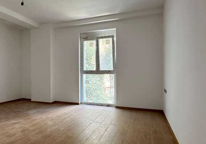 Zyre - Me Qera - Air Albania - Tirane