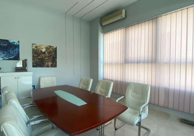 Ambjent Zyrash - Me Qera - Pazari i Ri - Tirane