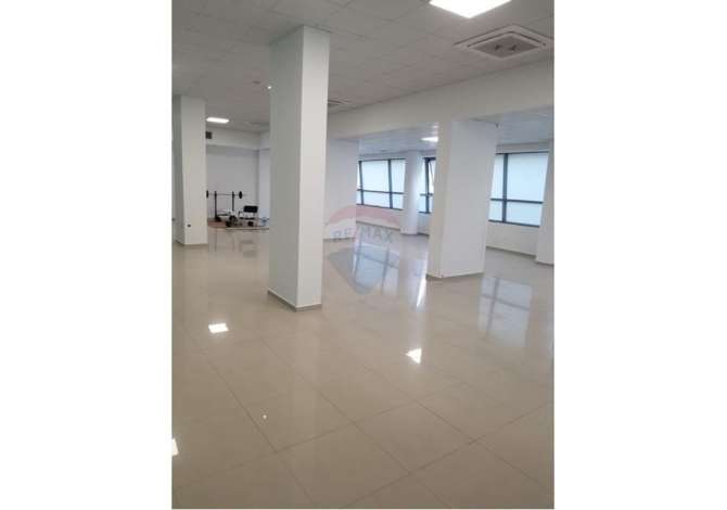 Ambjent Zyrash - Me Qera - Pazari i Ri - Tirane