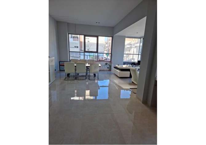 Ambjent Zyrash - Me Qera - Pazari i Ri - Tirane