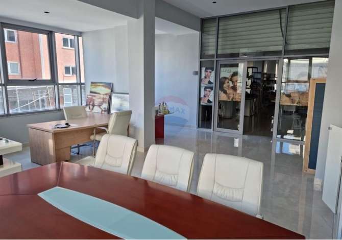 Ambjent Zyrash - Me Qera - Pazari i Ri - Tirane