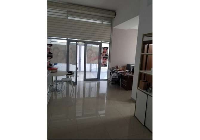 Ambjent Zyrash - Me Qera - Pazari i Ri - Tirane