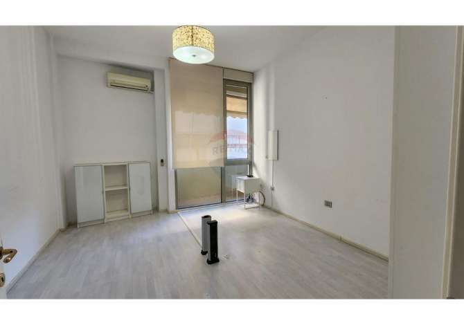 Ambient biznesi me qera 3+1 ne Tirane - 1,300 Euro