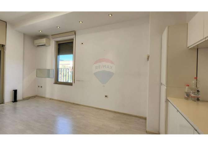 Ambient biznesi me qera 3+1 ne Tirane - 1,300 Euro