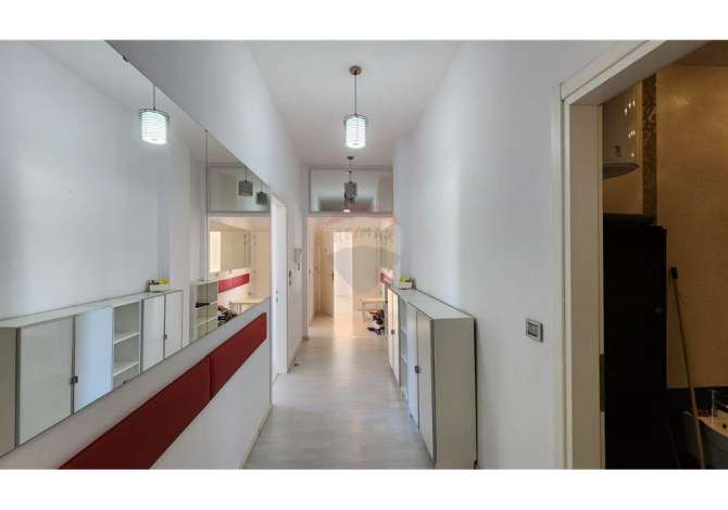 Ambjent Zyrash - Me Qera - Blloku - Tirane