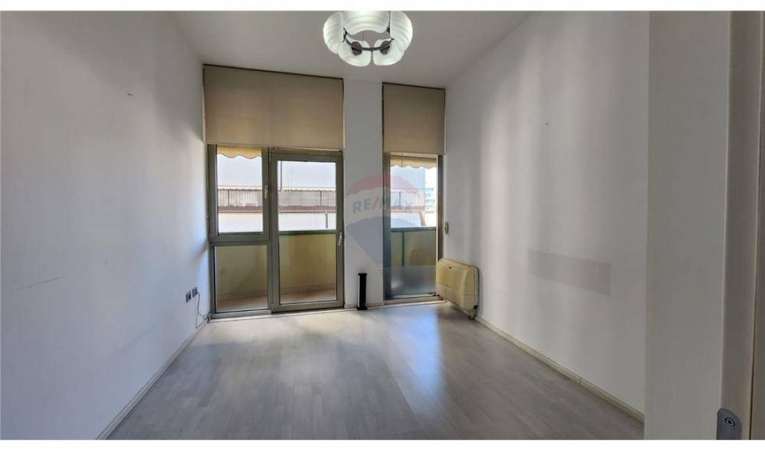 Ambjent Zyrash - Me Qera - Blloku - Tirane