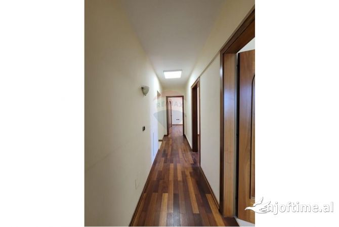 Jepet - Ambjent per Zyra - Me Qera - Bllok - Tirane