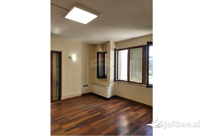 Jepet - Ambjent per Zyra - Me Qera - Bllok - Tirane