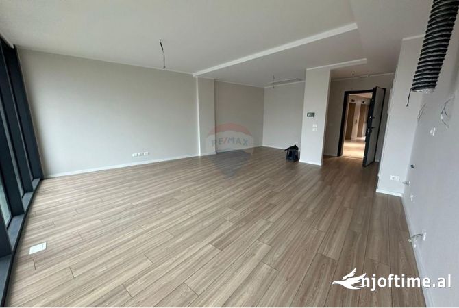 Ambiente Commerciale in Affitto 3+1 a Tirana - 1,200 Euro