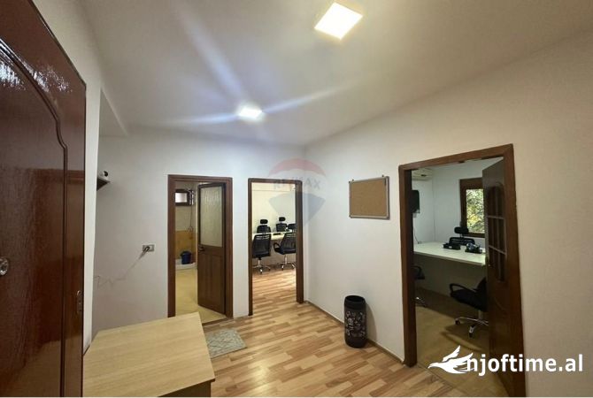 Ambiente Commerciale in Affitto 3+1 a Tirana - 900 Euro