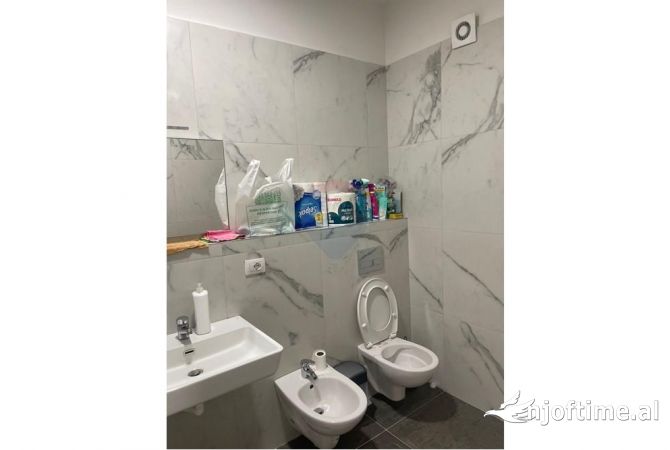 Ambjent Zyrash - Me Qera - Rruga e Kosovareve - Tirane