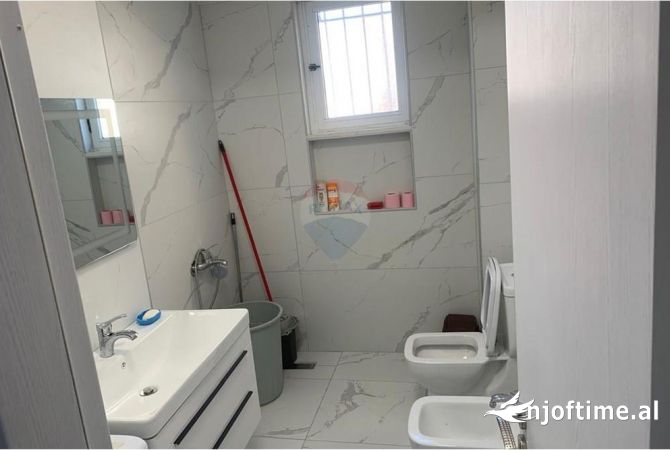 Ambjent Zyrash - Me Qera - Myslym Shyri - Tirane