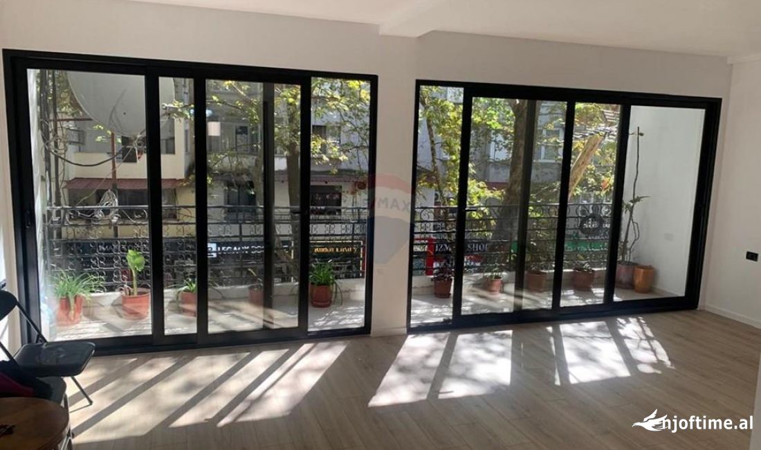 Ambjent Zyrash - Me Qera - Myslym Shyri - Tirane