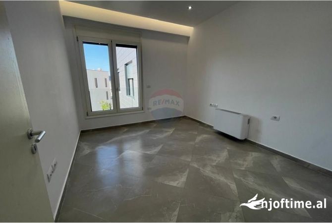 Zyre - Me Qera - 130 m2 - Rruga e Kosovareve - Tirane