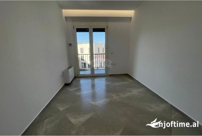 Zyre - Me Qera - 130 m2 - Rruga e Kosovareve - Tirane
