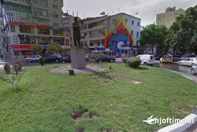 Ambiente Commerciale in Affitto 3+1 a Tirana - 1,100 Euro