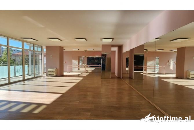 Zyre - Me Qera - Komuna e Parisit - Tirane 