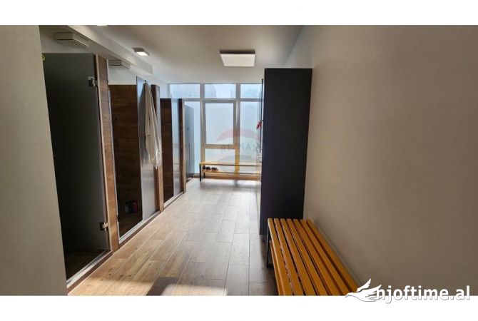 Zyre - Me Qera - Komuna e Parisit - Tirane 