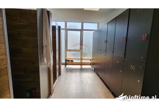 Zyre - Me Qera - Komuna e Parisit - Tirane 