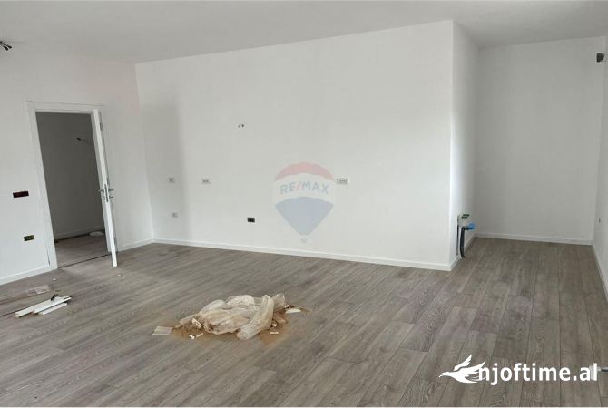 Shtepi ne shitje Apartament ne Tirane, 2+1, Mobilimi Bosh, pa mobiluar, Pagesa 214,000  Euro.
