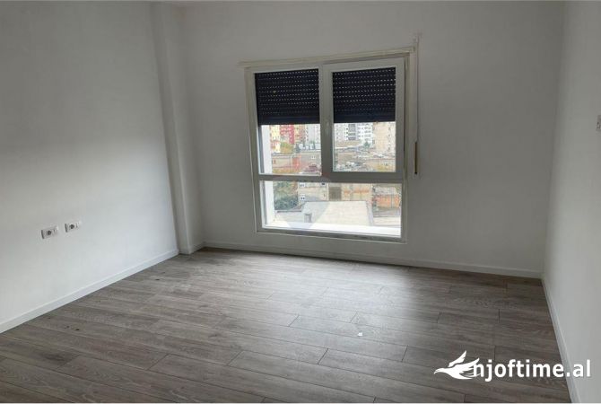 Shtepi ne shitje Apartament ne Tirane, 2+1, Mobilimi Bosh, pa mobiluar, Pagesa 214,000  Euro.