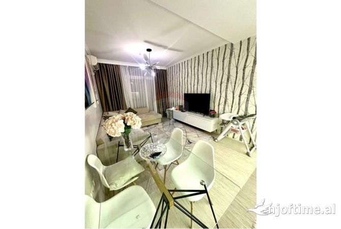 Shtepi ne shitje Apartament ne Tirane, 1+1, Mobilimi E mobiluar, Pagesa 155,000  Euro.